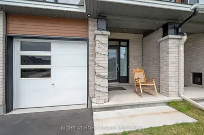 Att/Row/Townhouse in Blossom Park - Airport and Area