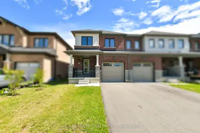 Att/Row/Townhouse in Hamilton
