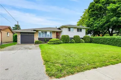 Detached in Lincoln