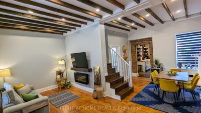 Att/Row/Townhouse in Hamilton
