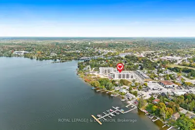 19a West Street N 403, Kawartha Lakes, On K9v 1c4