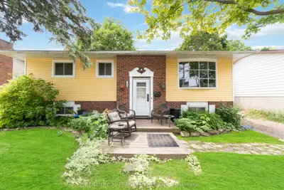 Detached in Brockville