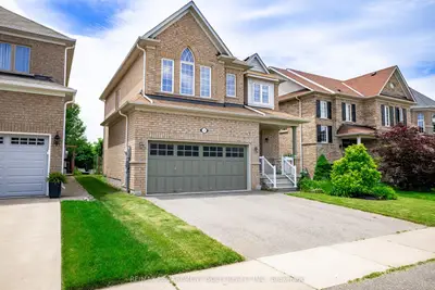 Detached in Woodstock