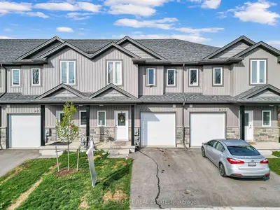 Att/Row/Townhouse in Woodstock