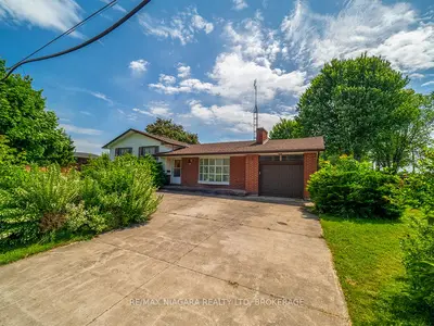 Detached in Port Colborne