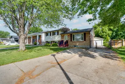 Detached in Sarnia