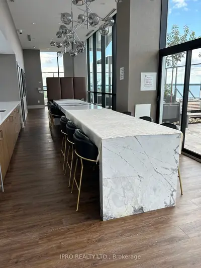 Condo Apartment in Grimsby