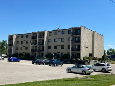 Condo Apartment in Strathroy-Caradoc