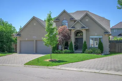 449 Kingbird Court, London North, On N5x 4h6