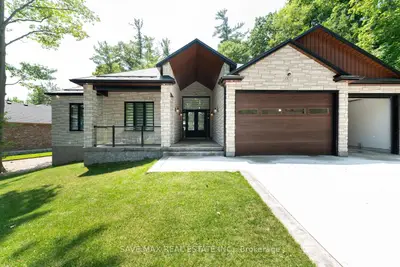 Detached in Lambton Shores