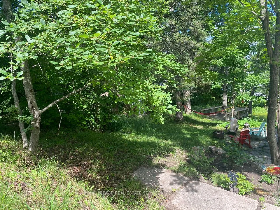 16 Cora Street E, Huntsville, ON P1H 1T5