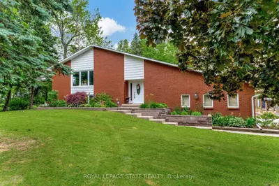 1311 Fiddlers Green Road, Hamilton, On L9g 3l1