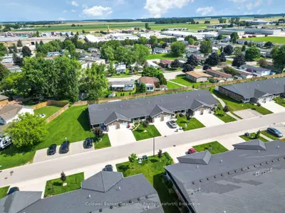 Att/Row/Townhouse in South Huron