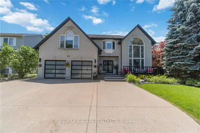 Detached in Pelham