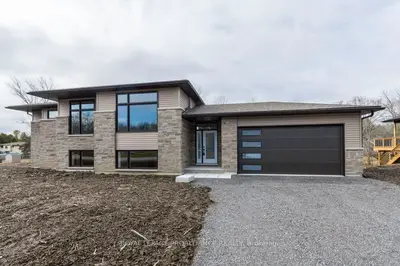 Detached in Prince Edward County