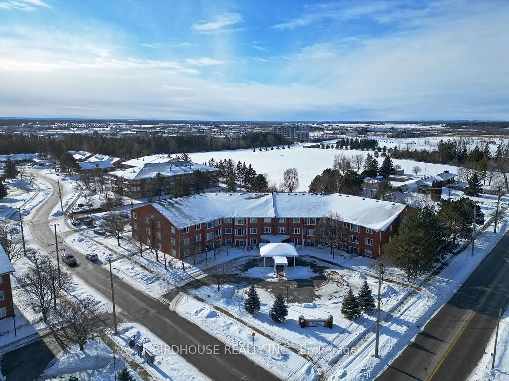 1 Heritage Way 305, Kawartha Lakes, On K9v 5p9