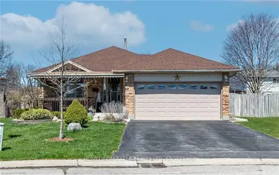 94 Vaubois Place, London East, On N5v 4a5