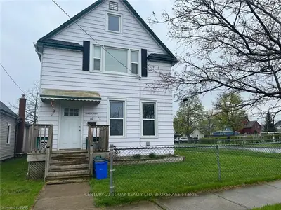 61 Phipps Street Upper, Fort Erie, On L2a 2v3