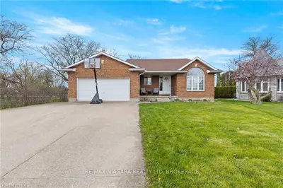26 Miranda Court, Welland, On L3c 7c7