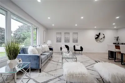 8 Garrison Village Drive, Niagara-on-the-lake, On L0s 1j0