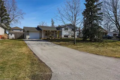 24 Runnymede Road, Port Colborne, On L3k 5c1