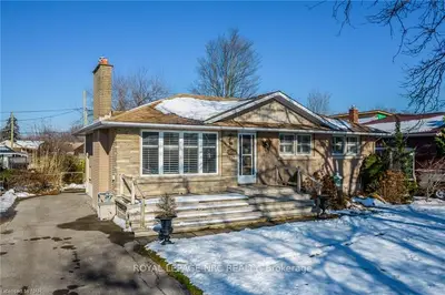 8782 Parliament Avenue, Niagara Falls, On L2g 6r2