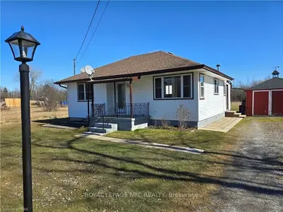 438 Delaware Avenue, Fort Erie, On L2a 5m4