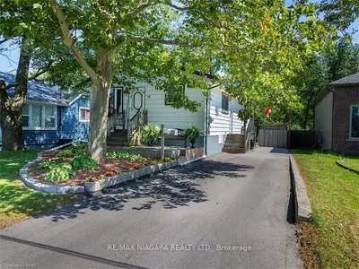16 Michigan Av Street, Welland, On L3b 3a4