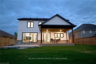 16 Green Meadow Crescent, Welland, On L3c 6x3