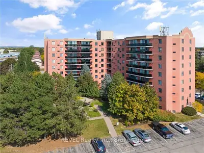 9 Bonheur Court 912, Brantford, On N3p 1z5