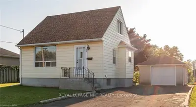 205 Oakwood Street, Port Colborne, On L3k 5g8