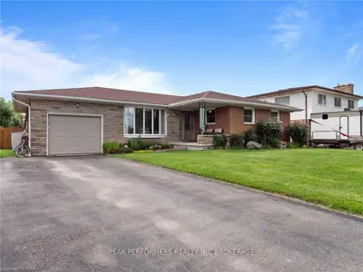 44 Grange Avenue, Welland, On L3b 1g7