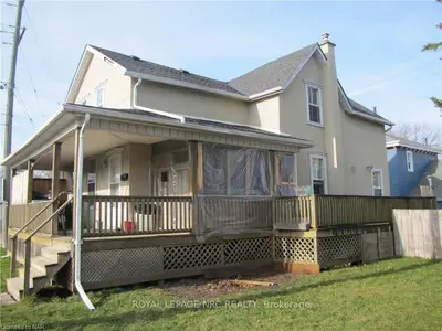 27 Adelaide Street, Port Colborne, On L3k 2w1