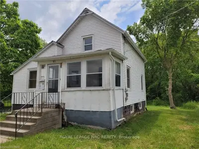 18 Omer Avenue, Port Colborne, On L3k 3y3