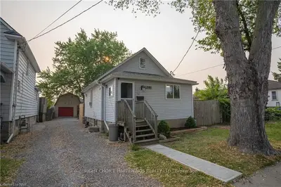 298 Humboldt Parkway, Port Colborne, On L3k 2h8