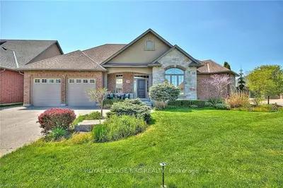 128 Brookhaven Court, Welland, On L3c 0a4
