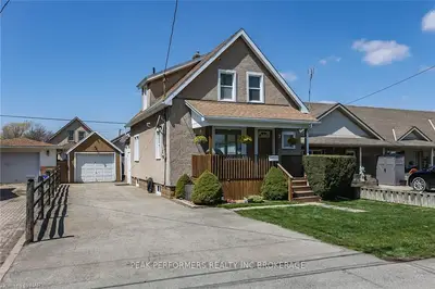 17 Knoll Street, Port Colborne, On L3k 5a4