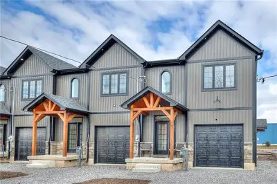 59 Omer Avenue 4, Port Colborne, On L3k 3y4
