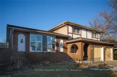 18 Greenbriar Court, Welland, On L3c 5t8