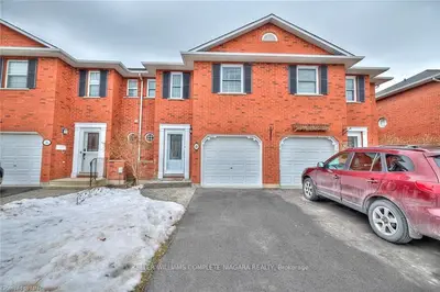 33 Swayze Court, West Lincoln, On L0r 2a0