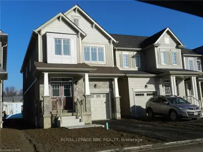 8731 Sourgum Avenue, Niagara Falls, On L2h 3s1