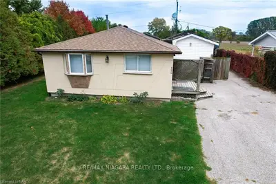 124 GLOUCESTER Drive E, Essex, ON N0R 1G0