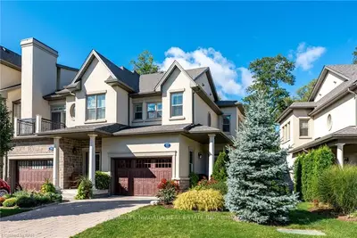 22 Aberdeen Lane A22, Niagara-on-the-lake, On L0s 1j0