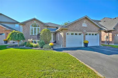120 REDWOOD Court, Welland, ON L3C 7C4