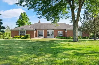 2021 NIAGARA Parkway, Fort Erie, ON L2A 5M4