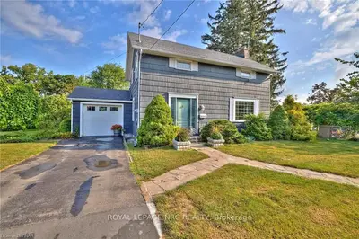8 Highland Avenue, Fort Erie, On L2a 2x5