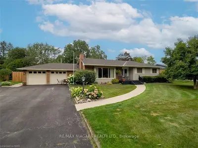 4 PARK Lane, Port Colborne, ON L3K 4C4