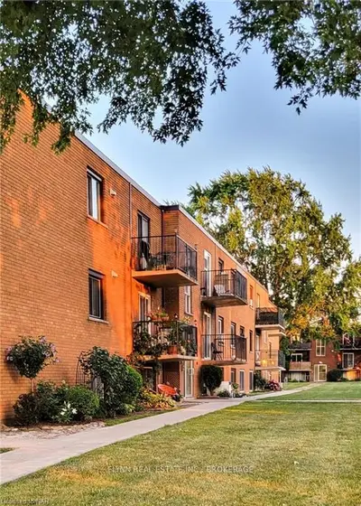 454 CARLTON Street 38, St. Catharines, ON L2M 4X1