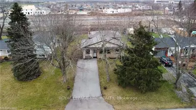 22 RUNNYMEDE Road, Port Colborne, ON L3K 5C1