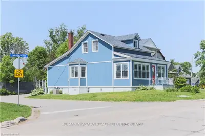 696 LAKESHORE Road, Fort Erie, ON L2A 1C1